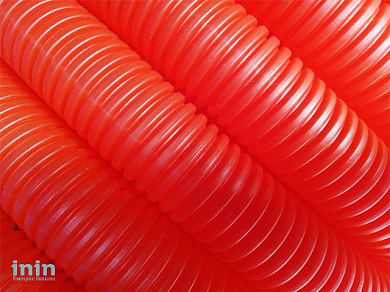 Трубка защитная гофрированная 43мм бухта 50м красная (для 32 трубы) (Пешель для 32 трубы) (AV Engineering)